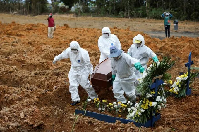 O Amazonas anunciou que o sistema de saúde entrou em colapso. As mortes já somam 255 no estado.