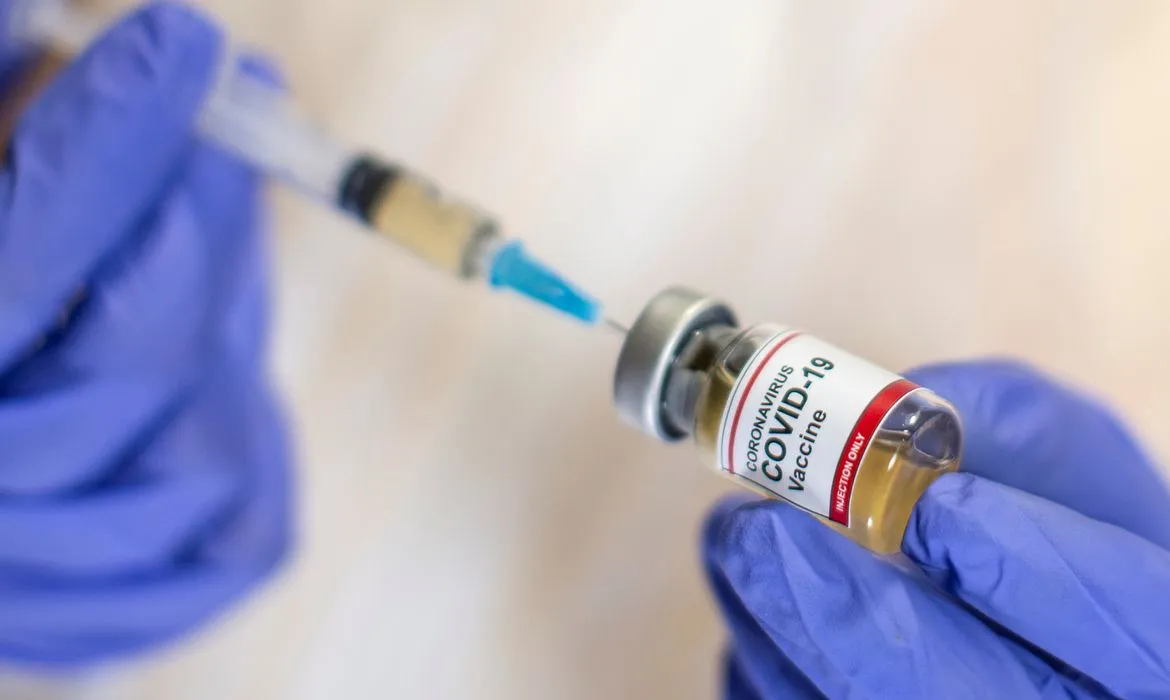 Estado deve receber cerca de 320 mil doses de vacina no primeiro lote.