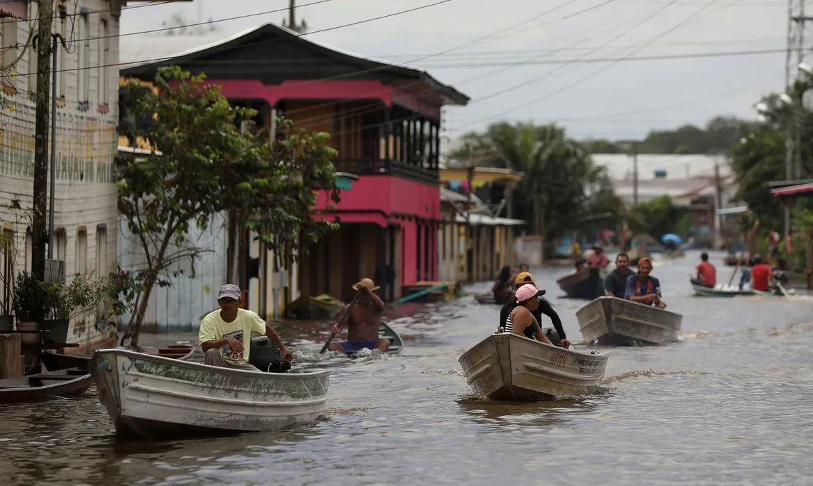 Rio Negro registra a maior cheia em 119 anos em Manaus