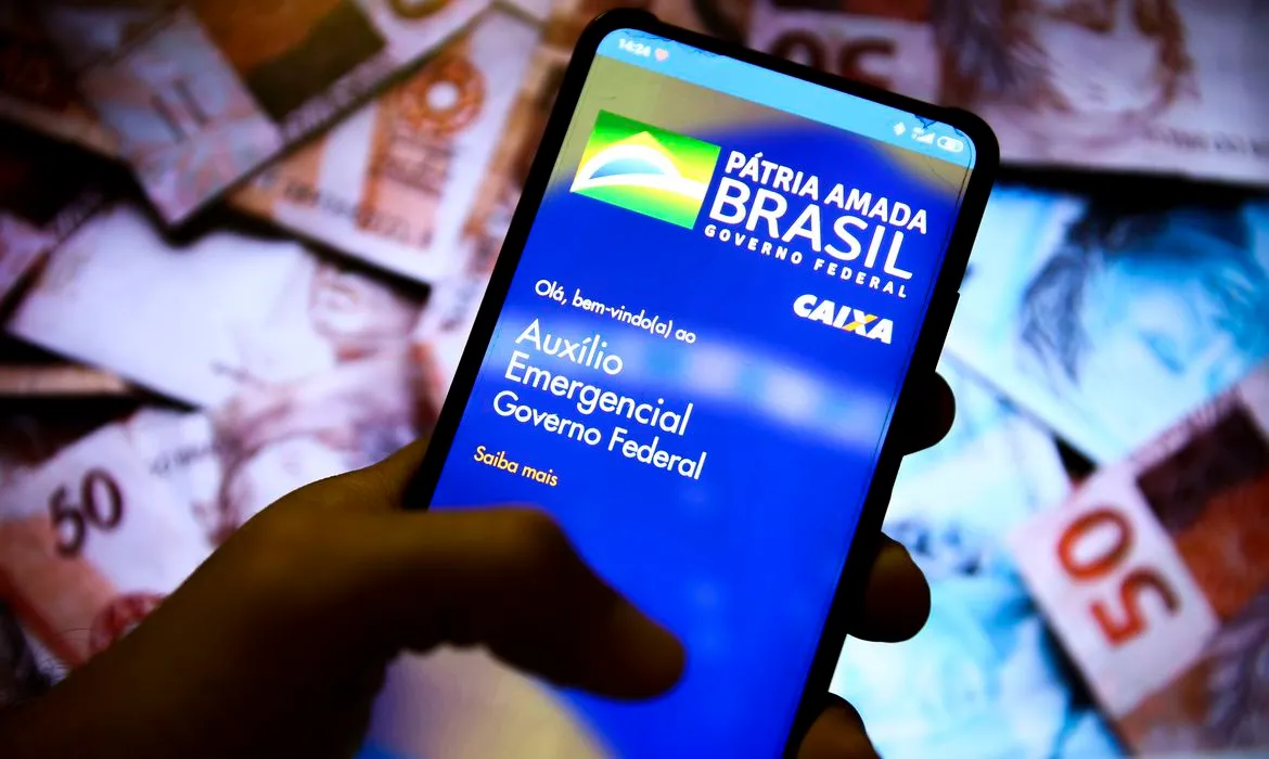 Confira como consultar se vai receber mais R$ 300 do auxílio emergencial