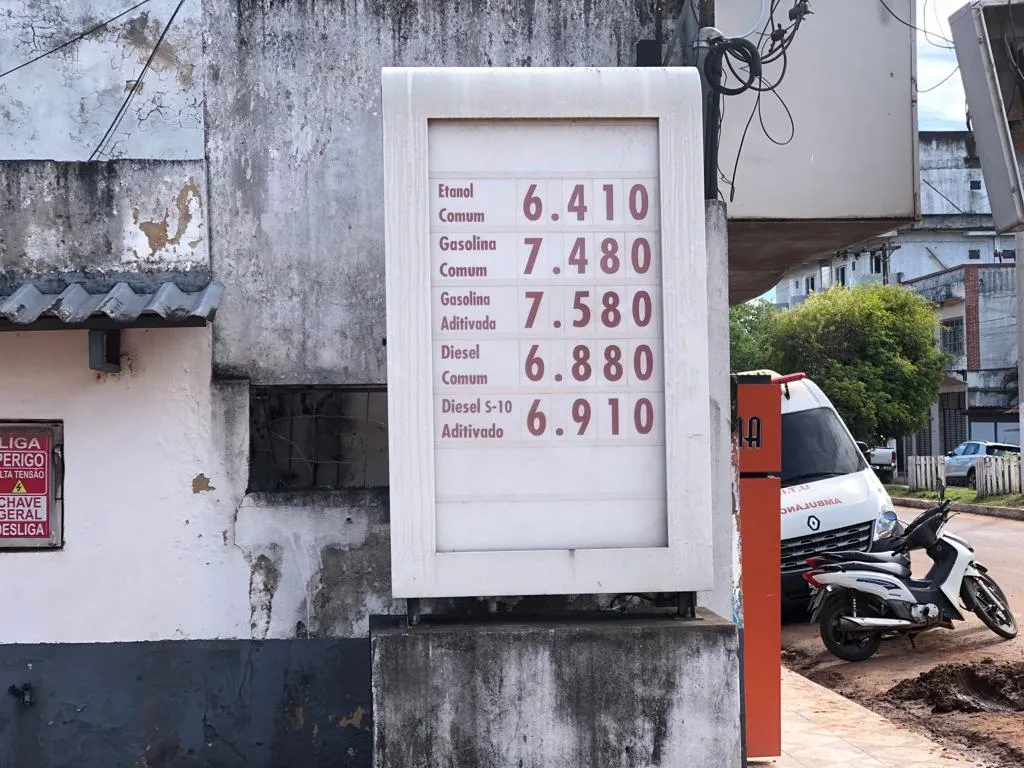 Preços dos combustíveis no Posto Leal.