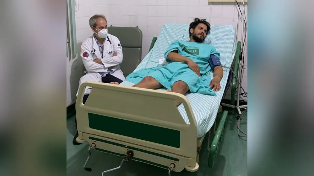 Antonio Sena ficou internado em um hospital de Santarém após resgate — Foto: Redes sociais
