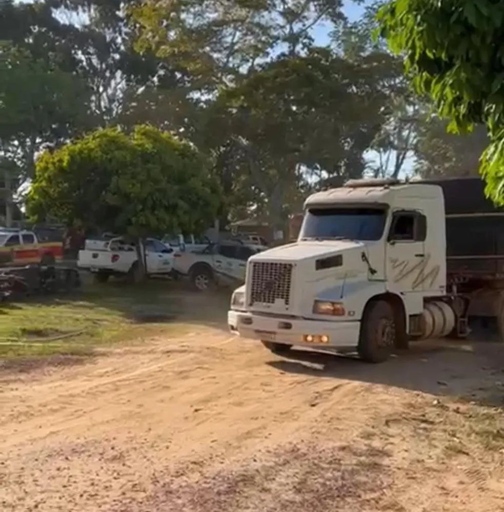 Fotos da carga sendo liberada.
