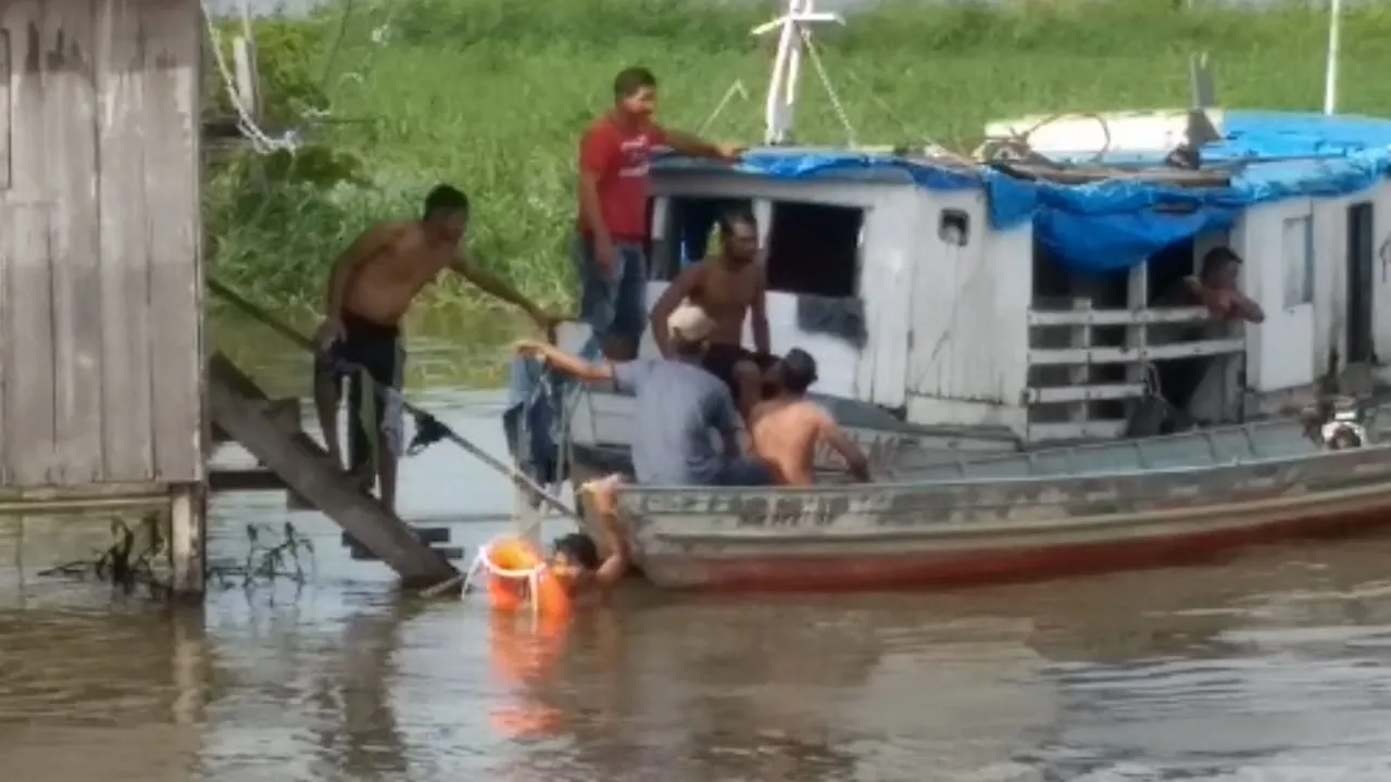 Moradores se empenharam nas buscas.