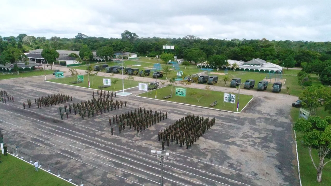 53 BIS homenageia militares e civis com medalhas pelo Dia do Exército