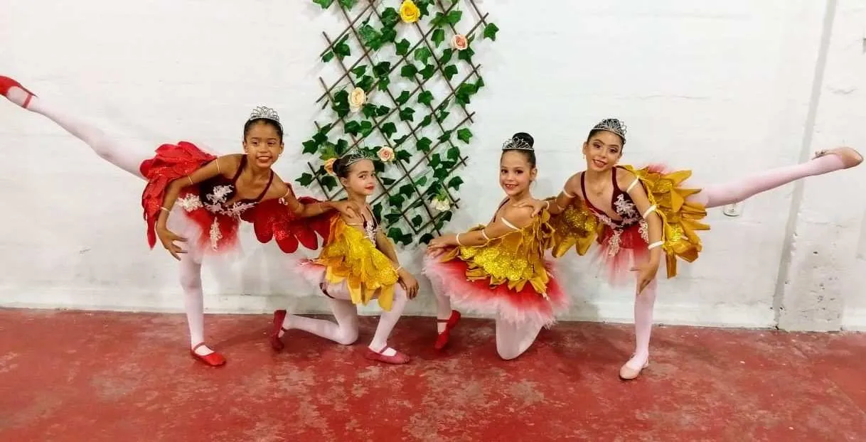 Grupo de bailrinas do estúdio K