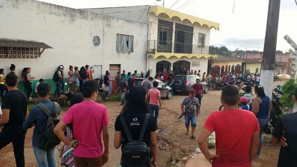 Enorme fila na sede do cartório eleitoral em Itaituba. Foto: Marinaldo Silva/Plantão 24 horas news