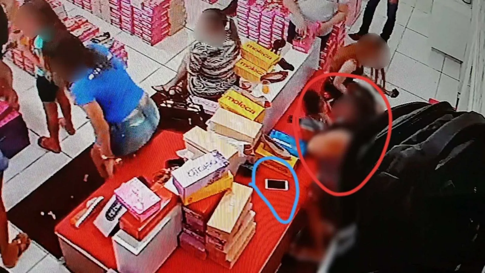 Imagem borrada para preservar a identidade da acusada.