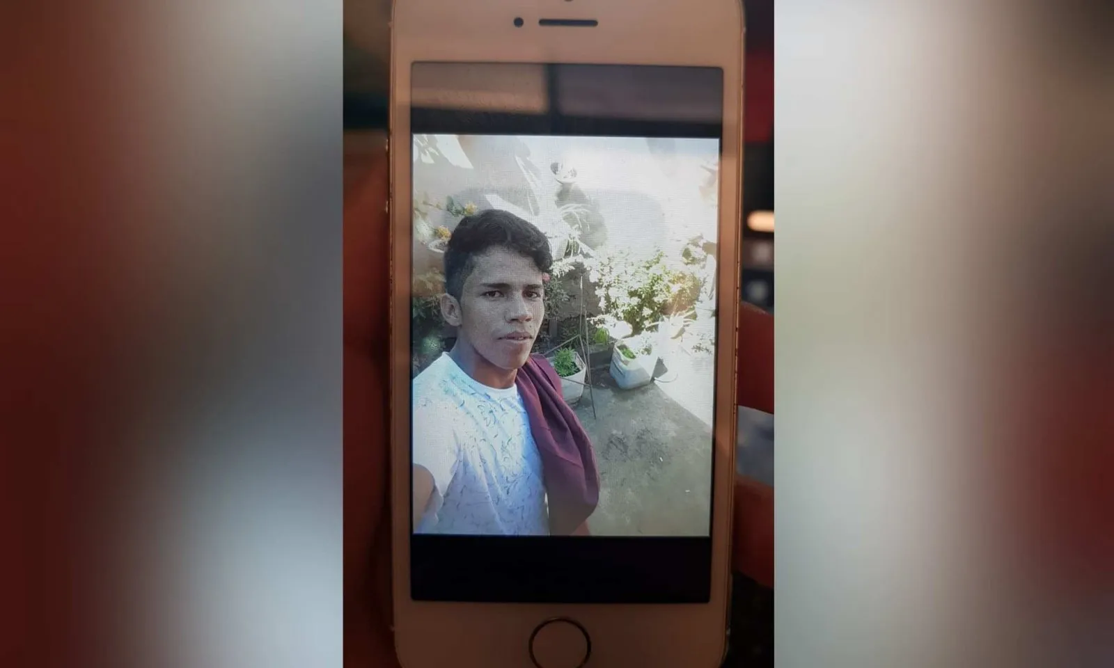 Selfie do assaltante feita no celular da vítima.