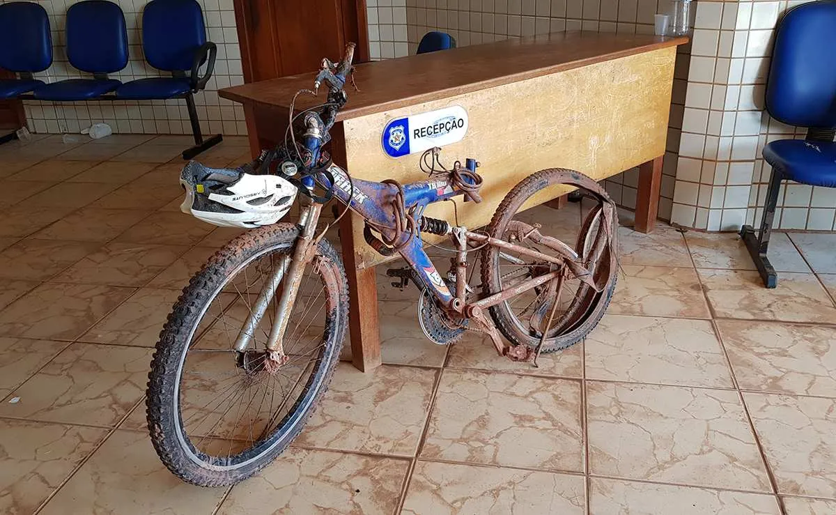 Bicicleta que era utilizada pela vítima ficou completamente destruída.