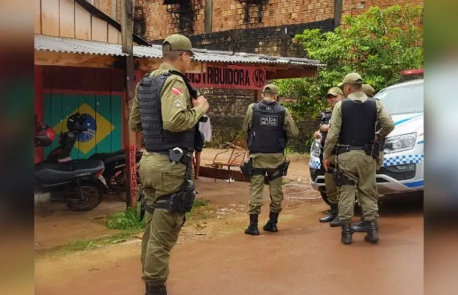 Polícia esteve no local.