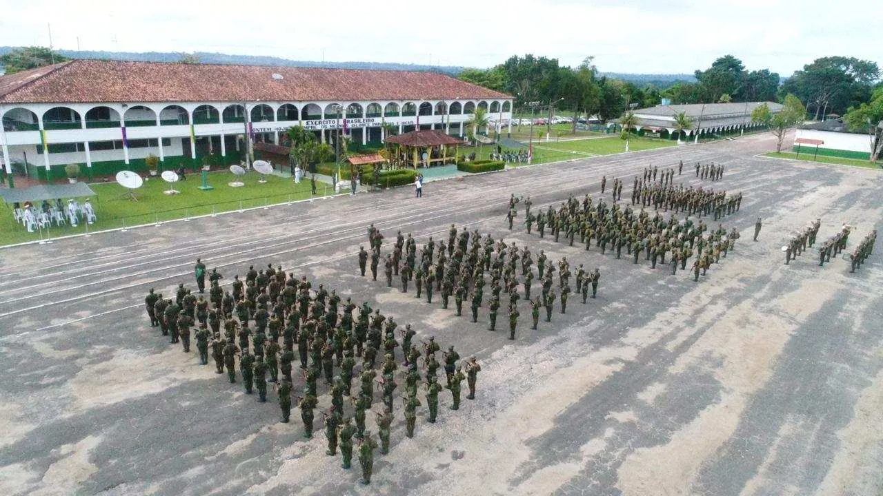 Formatura alusiva ao Dia do Exército