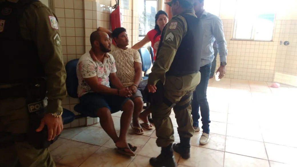 Homens presos na manhã desta sexta-feira (6).
