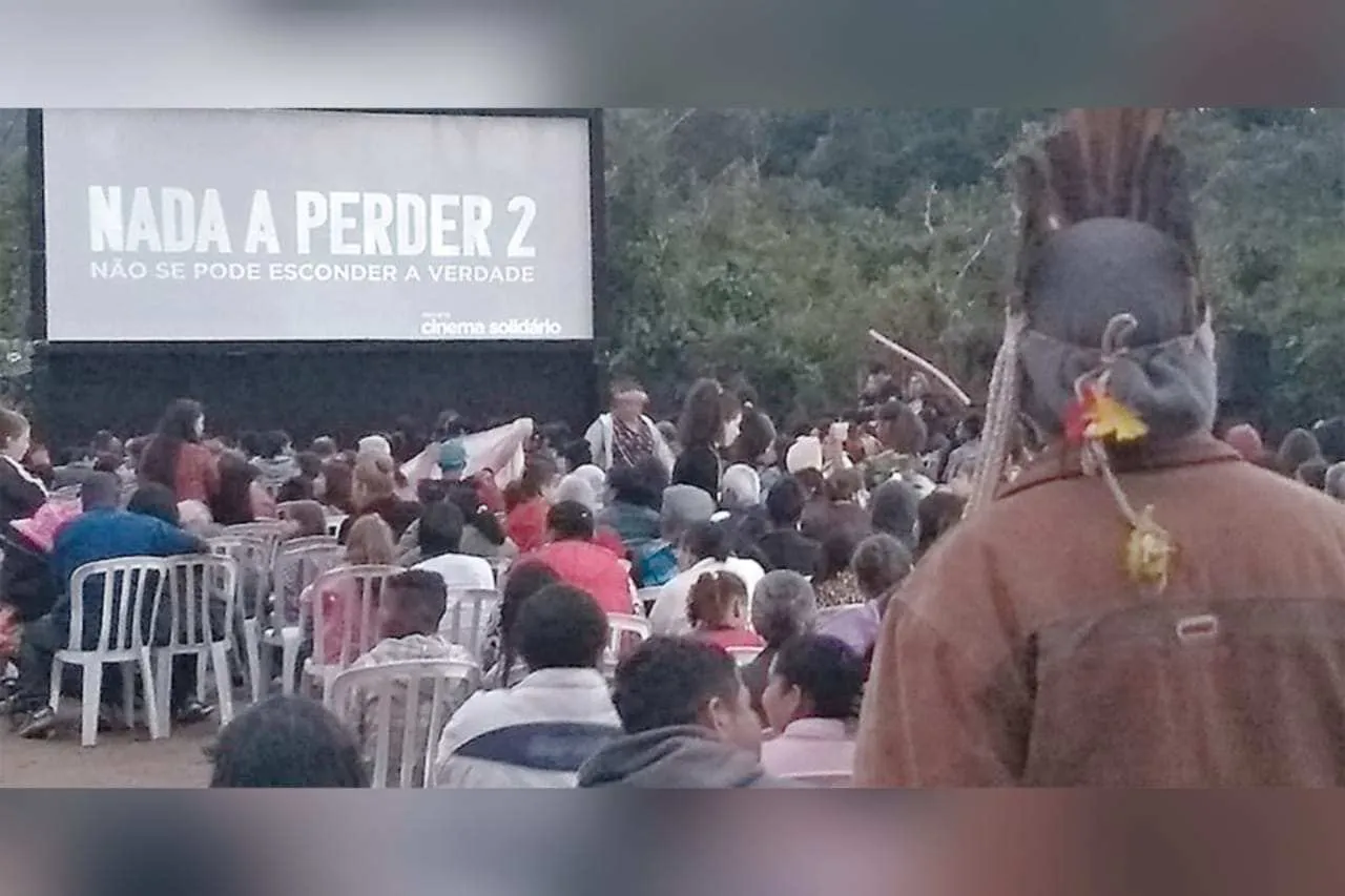 Exibição do filmes as comunidades.