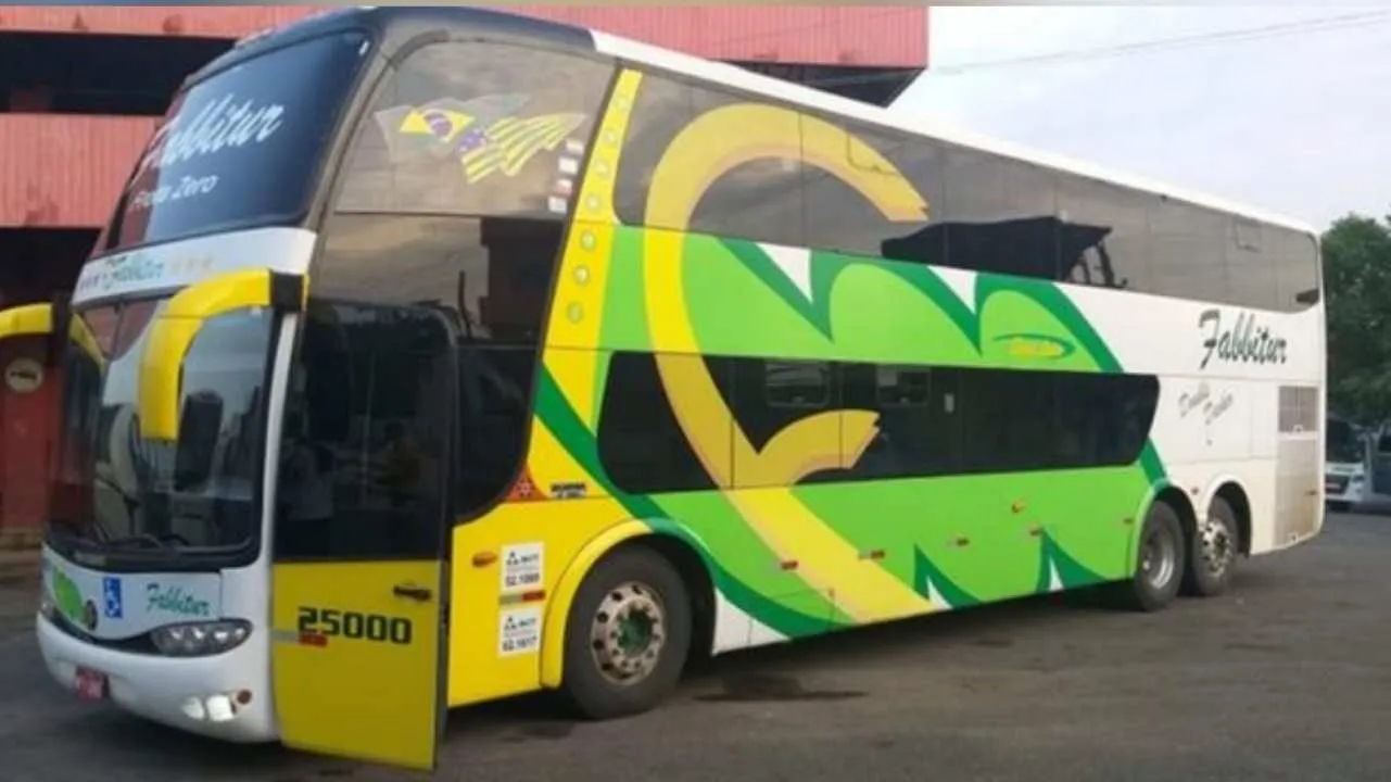 Ônibus que se envolveu no acidente.
