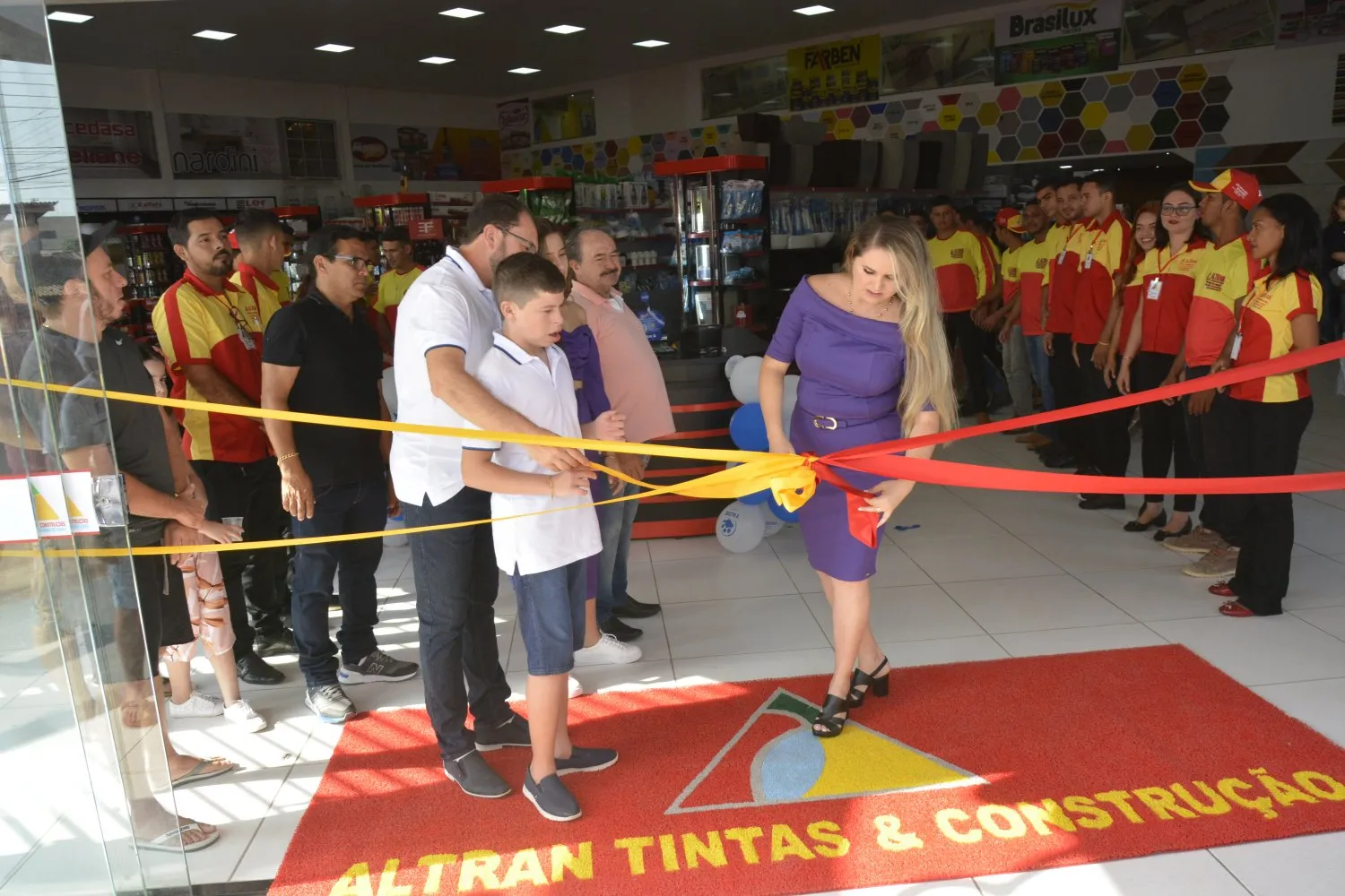 Festa de reinauguração da Altran Tintas e Construção.