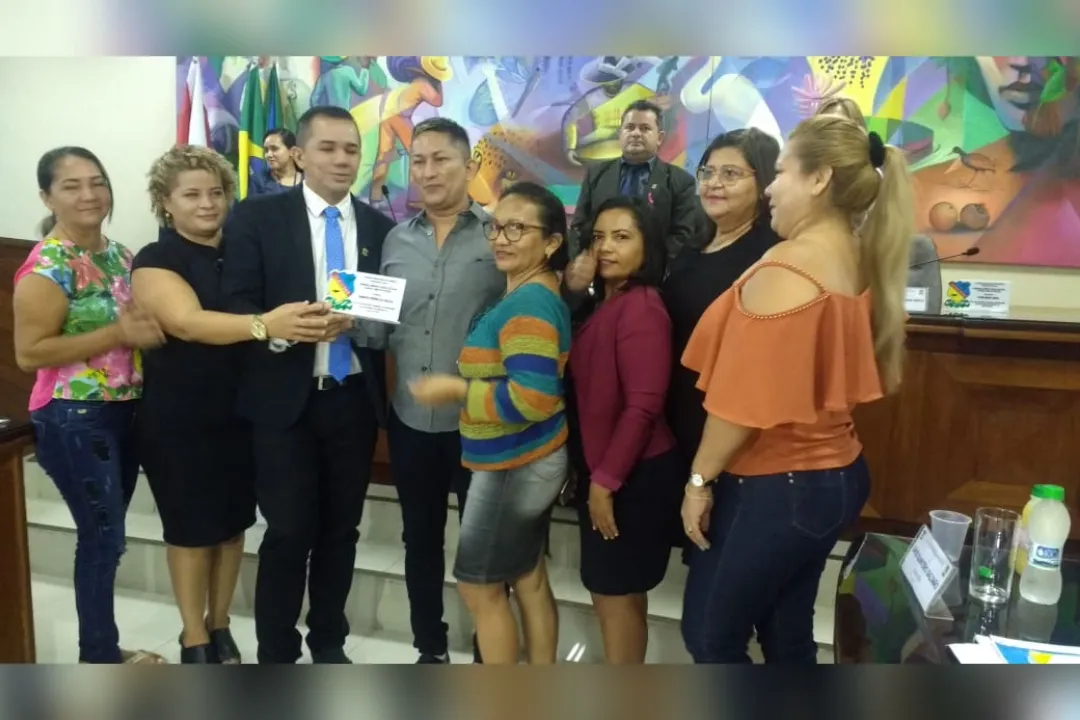 Professores são homenageados na Câmara.