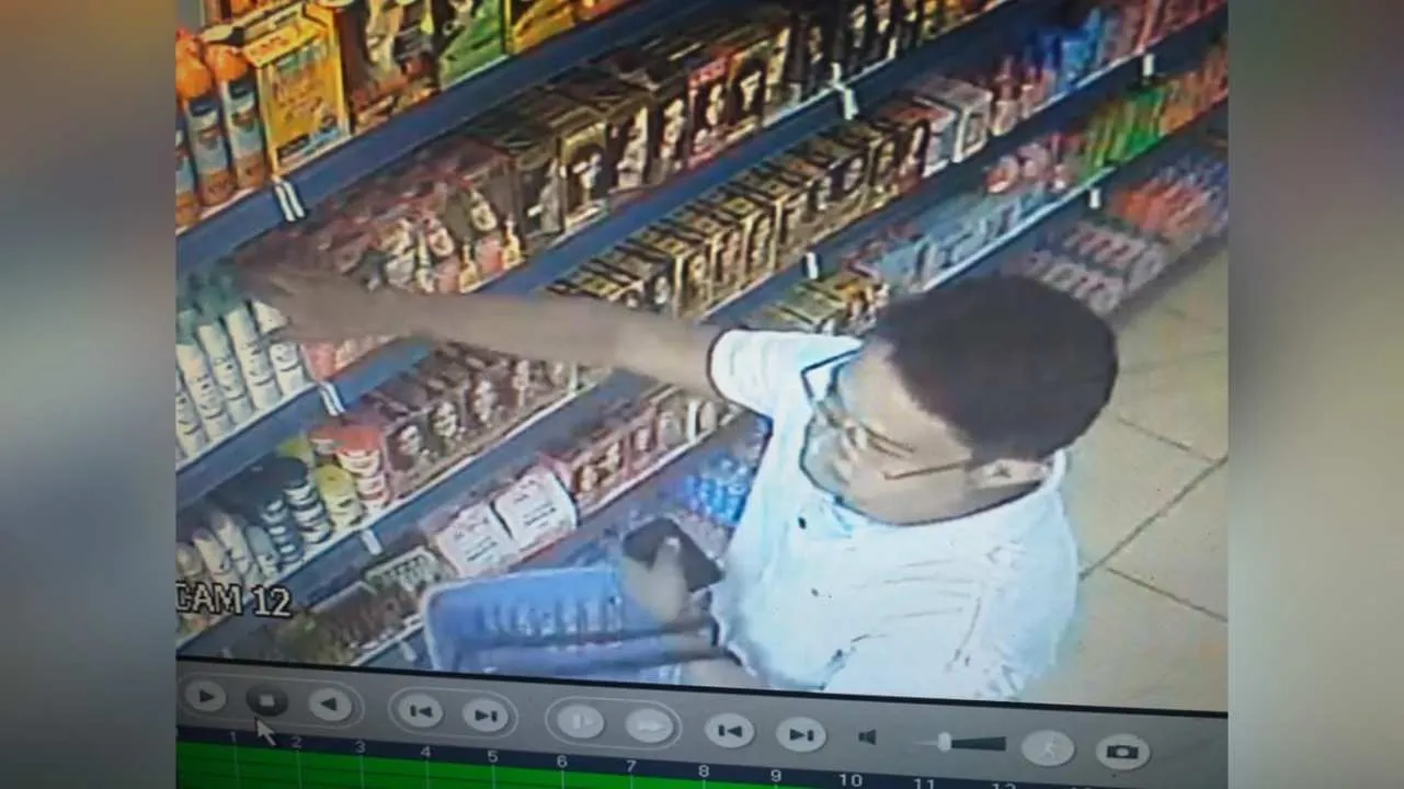 Homem furta desodorantes em comércio local.