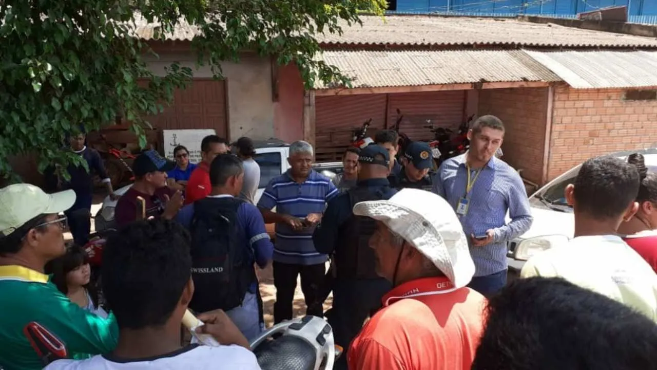 Manifestação de funcionários da Rodonave Navegações em Itaituba.
