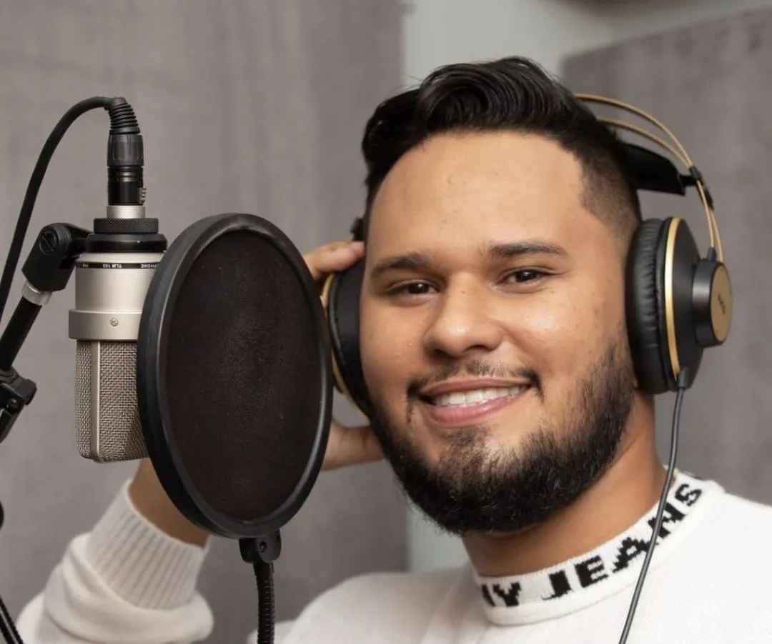 Cantor Luiz Rebello, 24 anos.