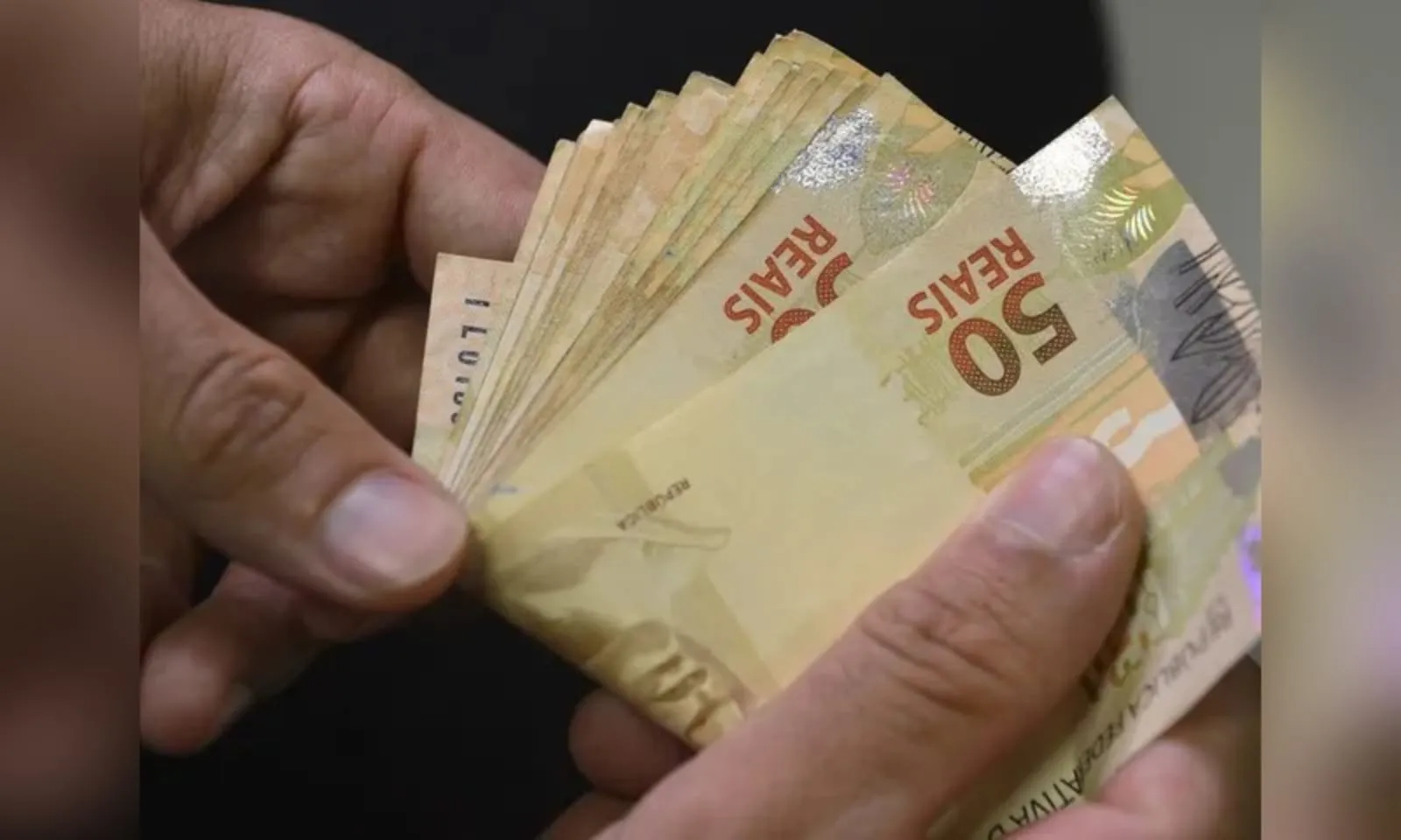 Desenrola renegocia quase R$ 2,5 bilhões e limpa 3,5 milhões de nomes em duas semanas, diz Febraban