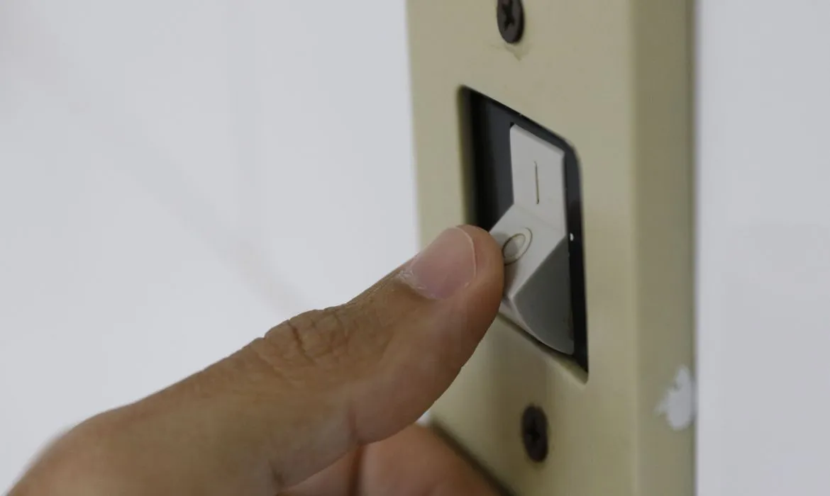 Tarifa Social de Energia: famílias de baixa renda terão desconto automático; veja quem tem direito