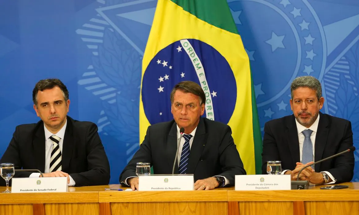 Combustível: presidente propõe ressarcir estados em troca de ICMS zero