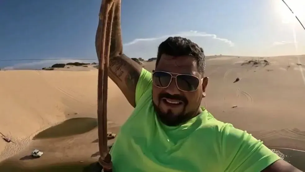 Sérgio Murilo Lima de Santana, a vítima, segundos antes do acidente.